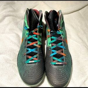 Nike Zoom Hyperdunk 2011 game worn and signed by Blake Griffin